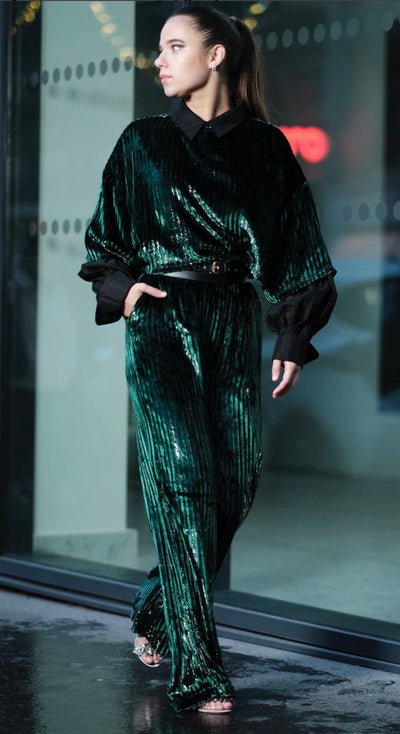 Pantalon en velours de soie émeraude.