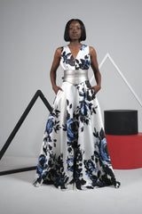 Robe mado longue en soie sauvage à motifs floraux (accessoirisée avec une ceinture argentée)