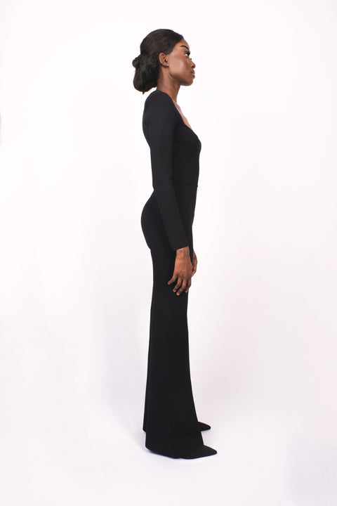 Combinaison noire sculptante.