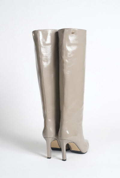 Bottes en cuir d'agneau verni gris