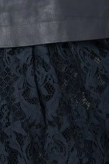 Jupe en cuir volants en dentelle.