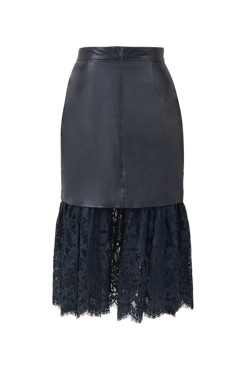 Jupe en cuir volants en dentelle.