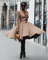 Robe courte avec nœud en sequins