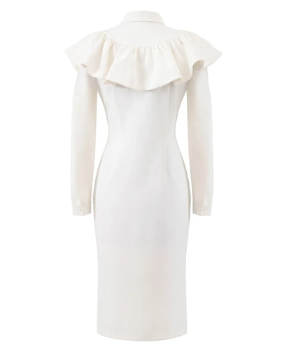 Robe chemise blanche à volants.